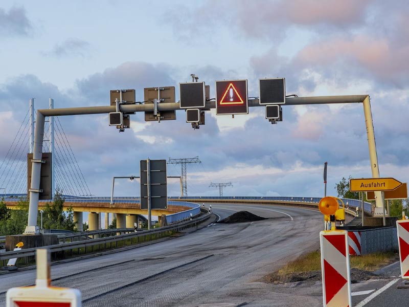 Ce zici de stâlpi de trafic galvanizat la cald?